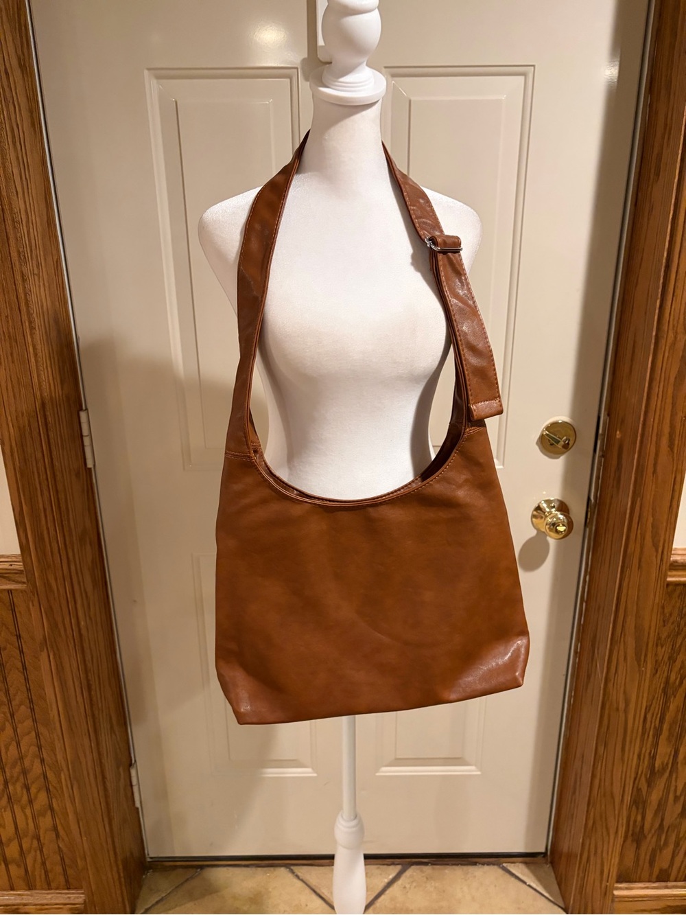 NWT FGZ Brown Faux Leather Hobo Bag | Adjustable Strap | Large Capacity - Picture 2 of 4